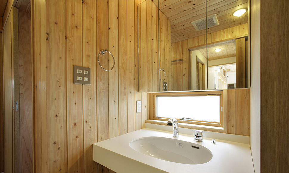 「おうちも家族もえがおに・・！」 「自分たちでも頼みたい会社に！」 そうなりたいと願い、 みなさまのもとへ”笑顔”で”元気”に